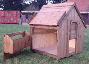 Kingswood showing detachable Nest-Box side Poultrymad©